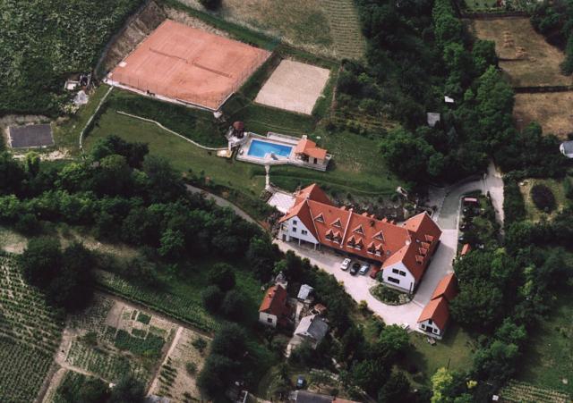 Szel Fiai Fogado Hotel Nyúl Екстериор снимка
