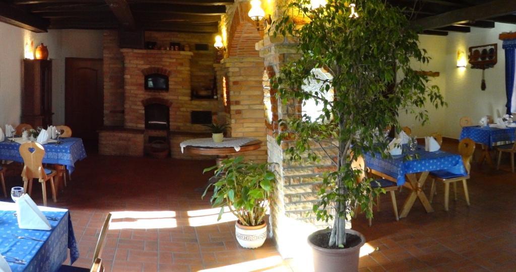 Szel Fiai Fogado Hotel Nyúl Екстериор снимка
