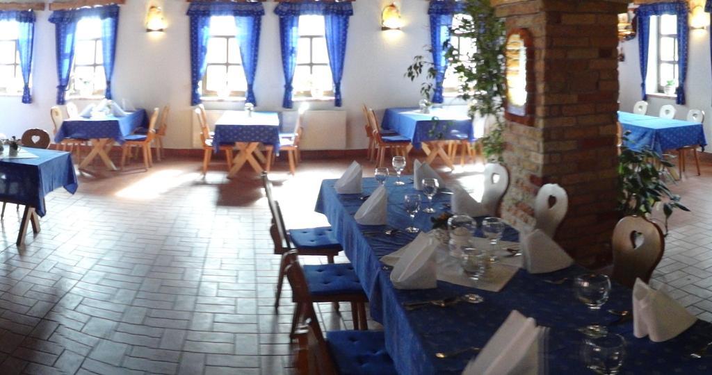 Szel Fiai Fogado Hotel Nyúl Екстериор снимка